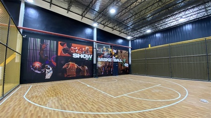 PVC地膠籃球場(chǎng)與塑膠場(chǎng)地預(yù)制型跑道卷材應(yīng)用探析