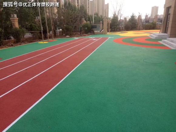 混合型塑膠跑道新國(guó)標(biāo)與塑膠場(chǎng)地預(yù)制型跑道卷材的解析